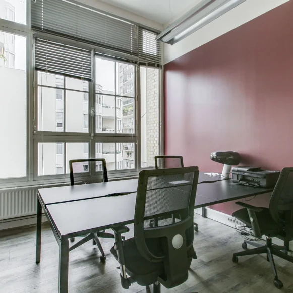 Bureau privé 15 m² 4 postes Coworking Rue la Vacquerie Paris 75011 - photo 1