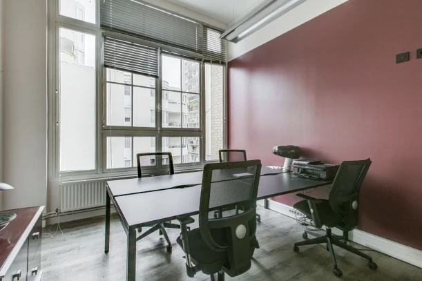 Bureau privé - 75011 - 4 postes - 2000€