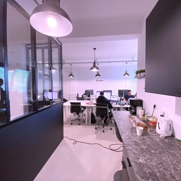 Bureau privé 53 m² 12 postes Coworking Rue de Paradis Paris 75010 - photo 4