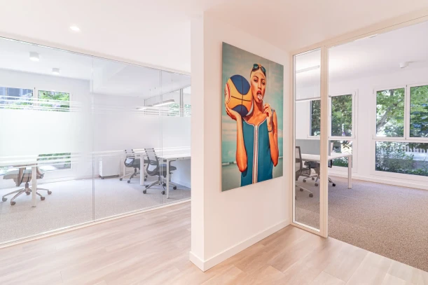 Open Space - 06000 - 18 postes - 350€