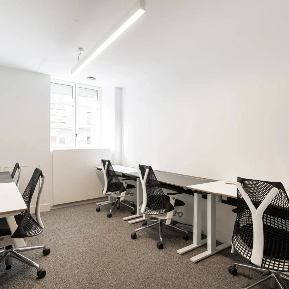 Bureau privé 30 m² 10 postes Location bureau Rue de Montholon Paris 75009 - photo 2