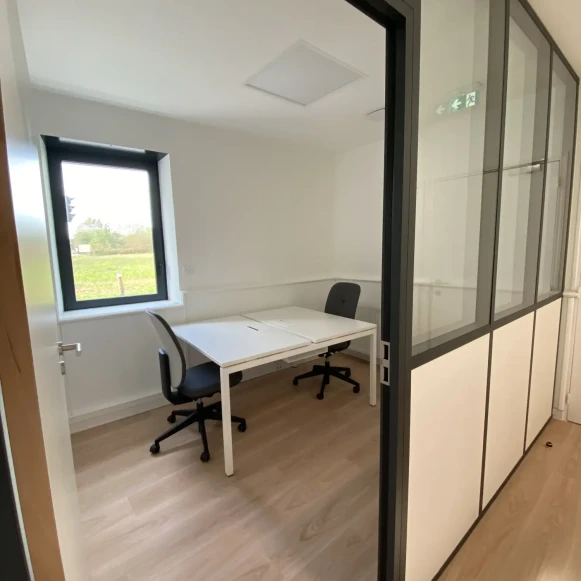 Bureau privé 9 m² 2 postes Coworking Rue de la Roderie Bouaye 44830 - photo 1