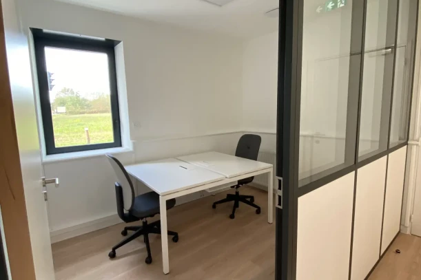 Bureau privé - 44830 - 2 postes - 460€