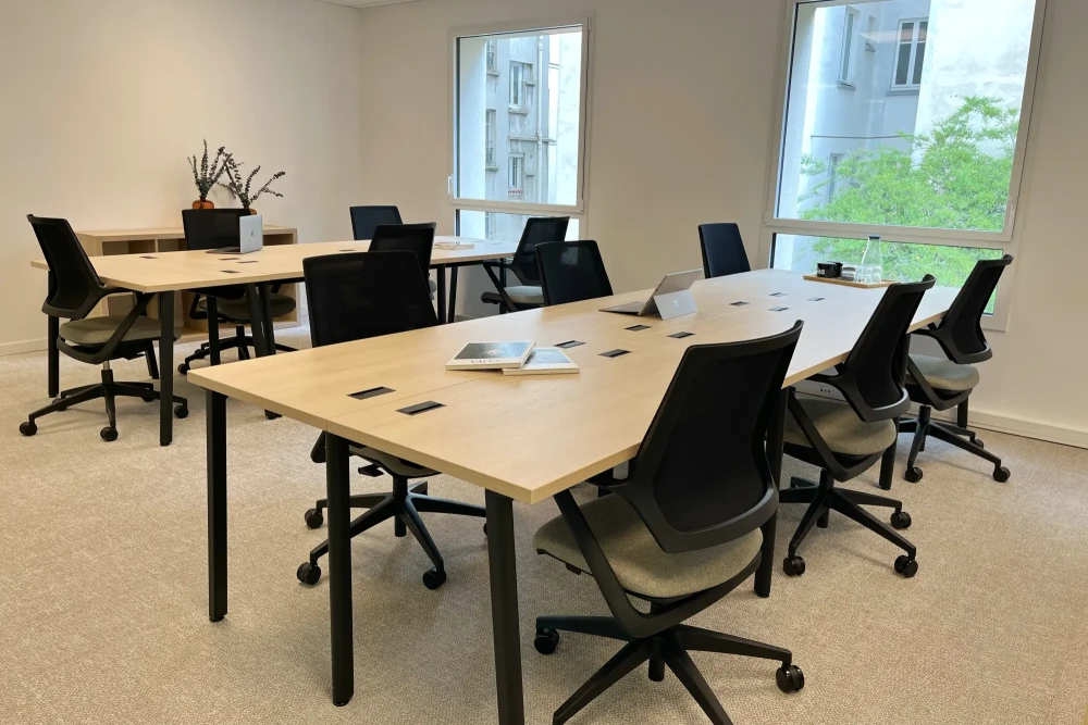Open Space - 75018 - 36 postes - 210€