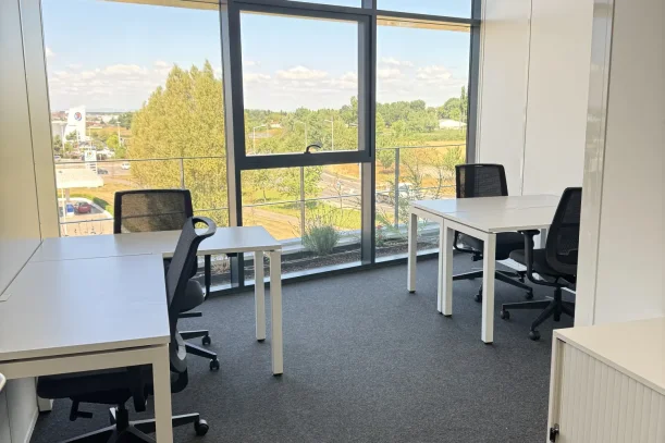 Bureau privé - 01000 - 4 postes - 1068€