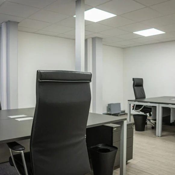 Bureau privé 29 m² 8 postes Coworking Rue Racine Villeurbanne 69100 - photo 1