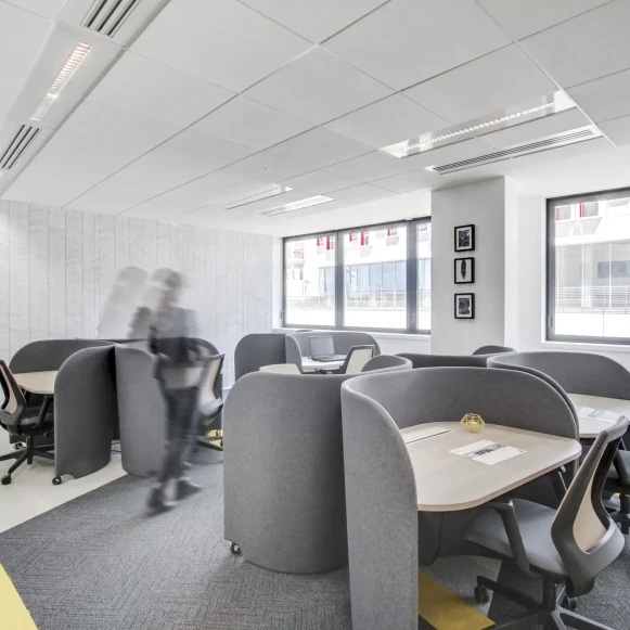 Bureau privé 15 m² 2 postes Location bureau Quai du Lazaret Marseille 13002 - photo 10