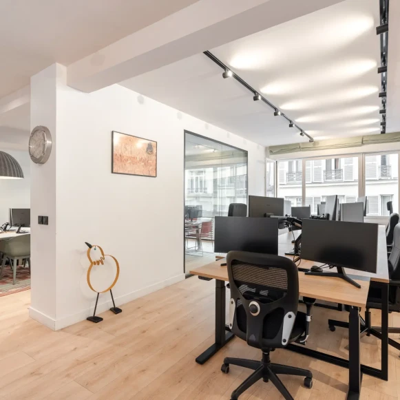 Espace indépendant 122 m² 17 postes Location bureau Rue du Colisée Paris 75008 - photo 2