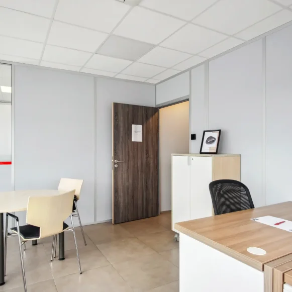 Bureau privé 15 m² 3 postes Location bureau Rue Pascal Meaux 77100 - photo 1