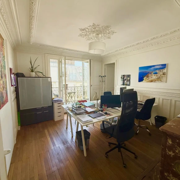 Bureau privé 18 m² 4 postes Location bureau Rue d'Édimbourg Paris 75008 - photo 4