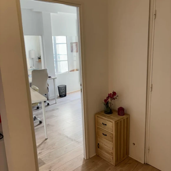 Bureau privé 13 m² 2 postes Location bureau Rue de Montmorency Paris 75003 - photo 4