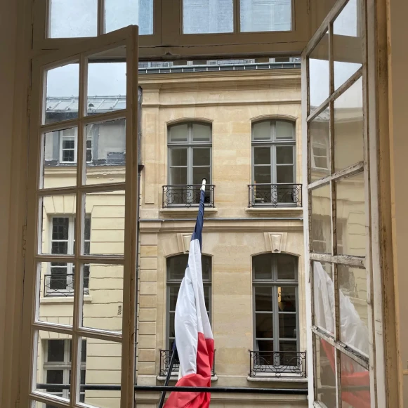 Bureau privé 31 m² 10 postes Location bureau Rue des Francs Bourgeois Paris 75004 - photo 2