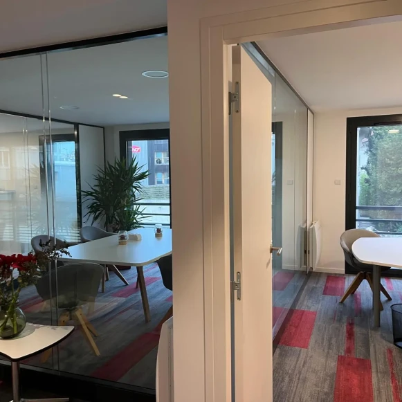 Bureau privé 20 m² 6 postes Coworking Rue Franklin Prolongée Courbevoie 92400 - photo 1