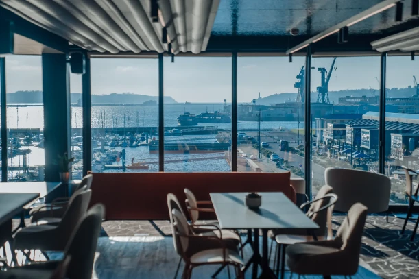 Open Space - 29200 - 30 postes - 270€