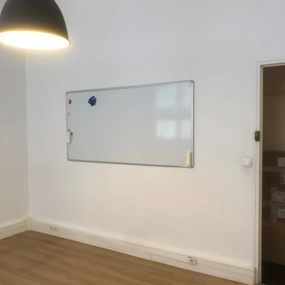 Bureau privé 15 m² 4 postes Coworking Avenue Bugeaud Paris 75016 - photo 2