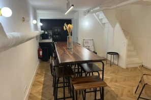 Bureau privé - 75002 - 3 postes - 2400€