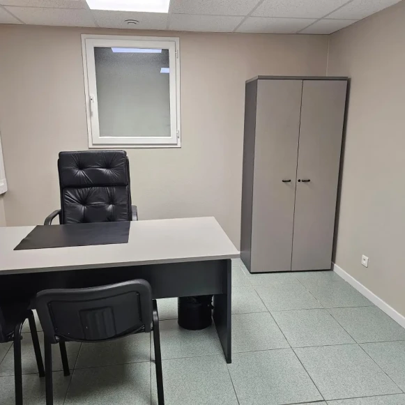 Bureau privé 11 m² 1 poste Coworking Rue Botzaris Paris 75019 - photo 2