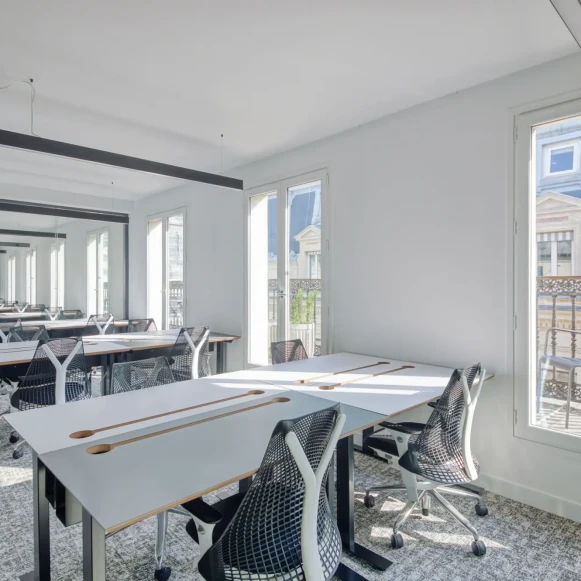 Bureau privé 12 m² 5 postes Coworking Rue de Choiseul Paris 75002 - photo 5