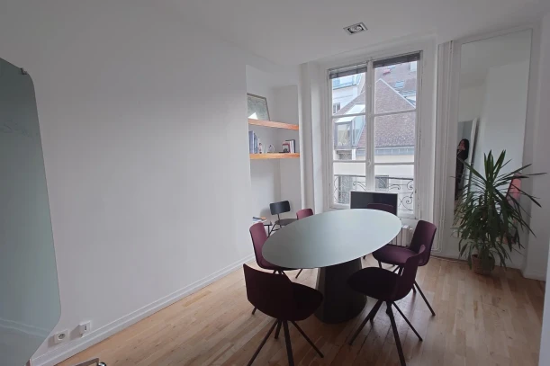 Open Space - 75004 - 12 postes - 650€