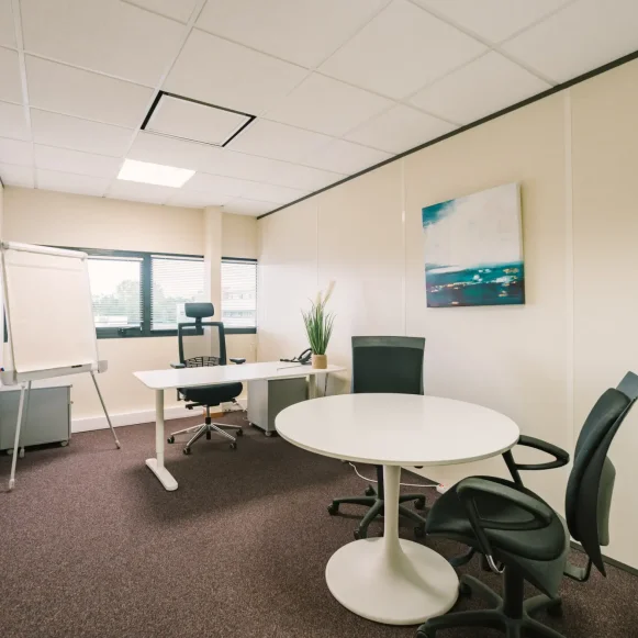Bureau privé 10 m² 1 poste Coworking Avenue Neil Armstrong Mérignac 33700 - photo 1