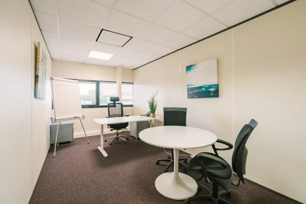 Bureau privé - 33700 - 1 poste - 540€