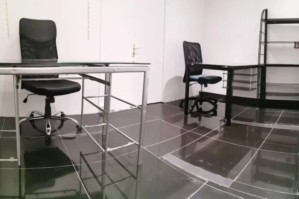 Bureau privé - 75008 - 2 postes - 985€