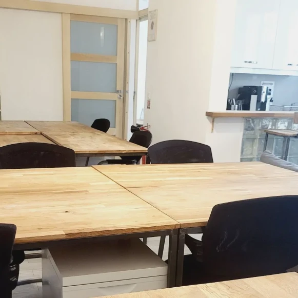 Espace indépendant 60 m² 20 postes Coworking Rue des Epinettes Paris 75017 - photo 1