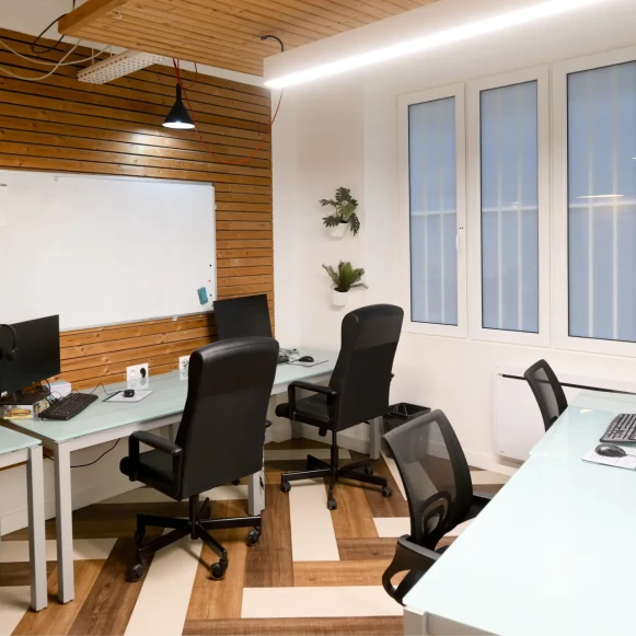 Bureau privé 15 m² 6 postes Coworking Rue Greneta Paris 75002 - photo 1