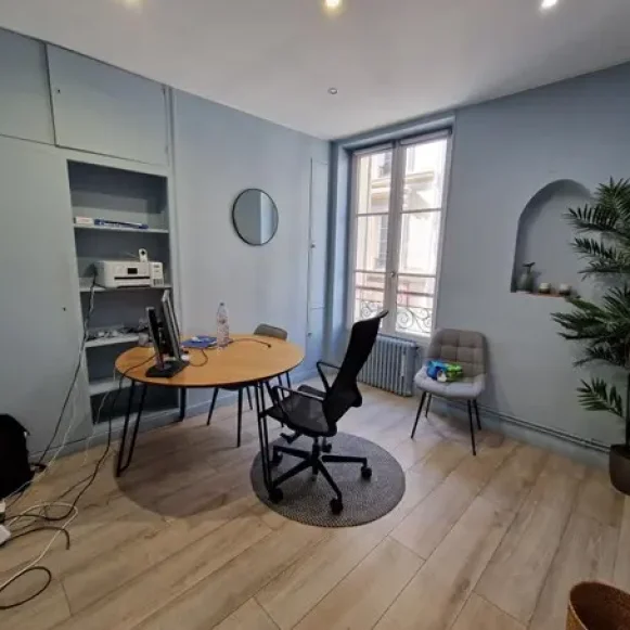 Bureau privé 11 m² 2 postes Location bureau Rue de Surène Paris 75008 - photo 1