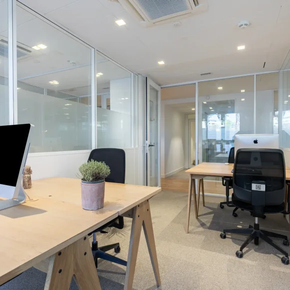 Bureau privé 12 m² 4 postes Coworking Avenue Jean Mermoz Montpellier 34000 - photo 1