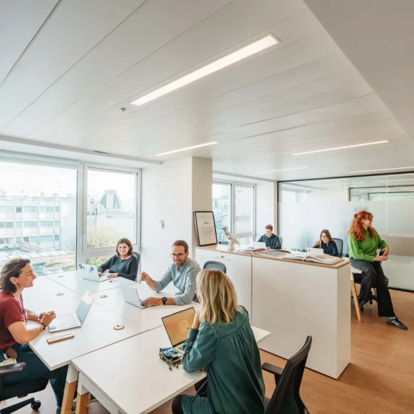 Bureau privé 20 m² 6 postes Location bureau Rue Washington Paris 75008 - photo 1
