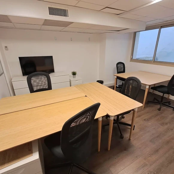 Bureau privé 20 m² 5 postes Coworking Rue Cardinet Paris 75017 - photo 1