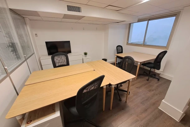Bureau privé - 75017 - 5 postes - 2300€