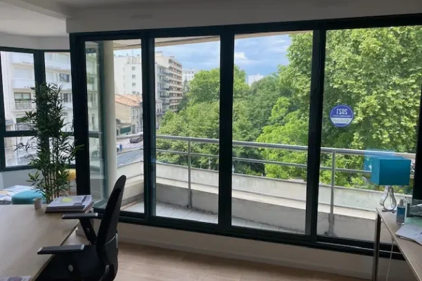 Open Space - 33200 - 10 postes - 250€