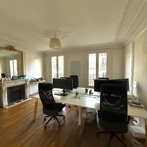 Bureau privé 24 m² 6 postes Coworking Rue d'Édimbourg Paris 75008 - photo 3