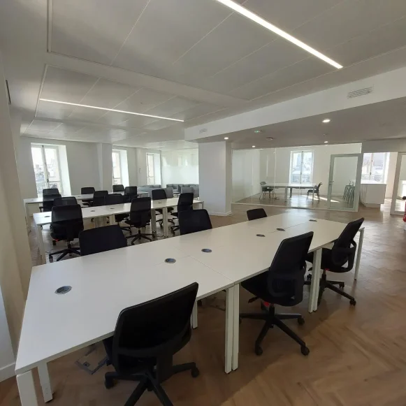Bureau privé 165 m² 33 postes Coworking Rue du Louvre Paris 75001 - photo 1