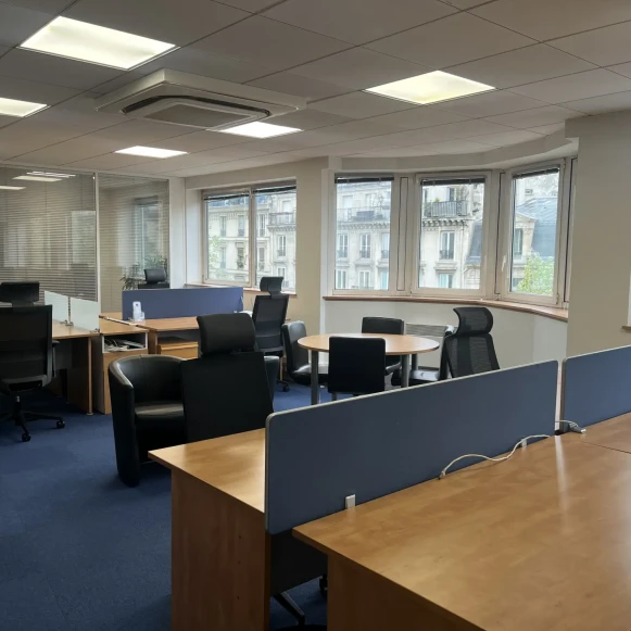 Bureau privé 64 m² 10 postes Location bureau Boulevard de Strasbourg Paris 75010 - photo 2
