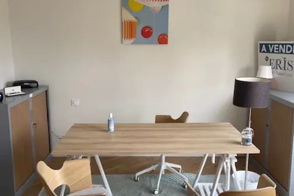 Open Space - 33200 - 10 postes - 250€