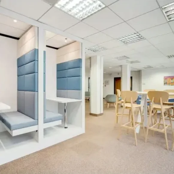 Bureau privé 25 m² 5 postes Coworking Rue de la Villette Lyon 69003 - photo 1