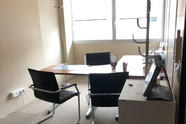 Bureau privé - 31670 - 2 postes - 360€