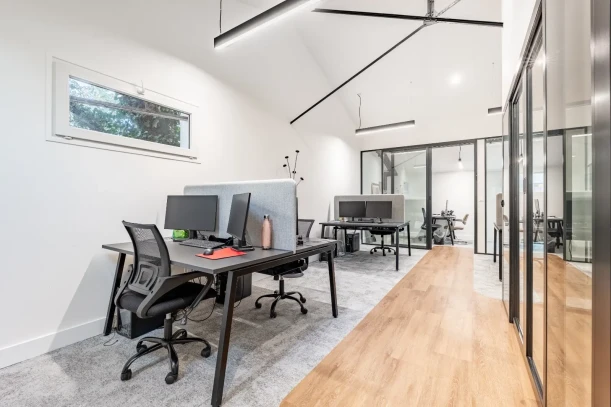 Espace indépendant - 94300 - 22 postes - 9030€