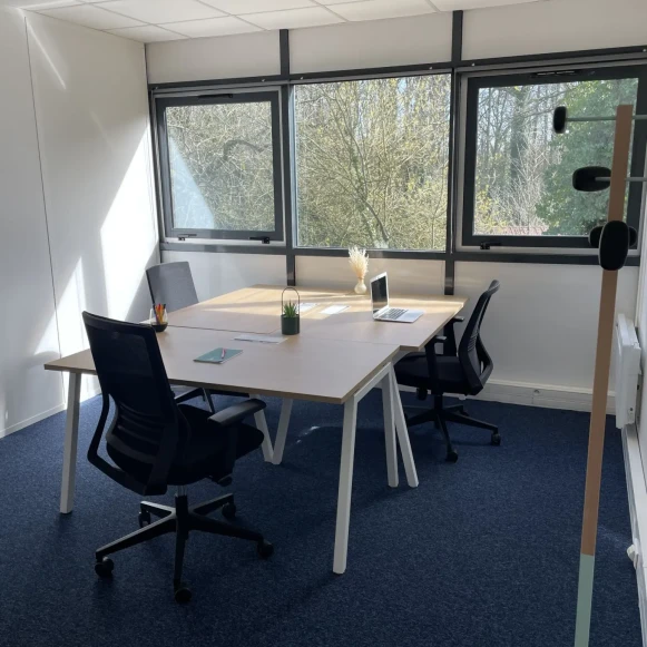 Bureau privé 16 m² 3 postes Coworking Avenue des Amethystes Nantes 44300 - photo 2