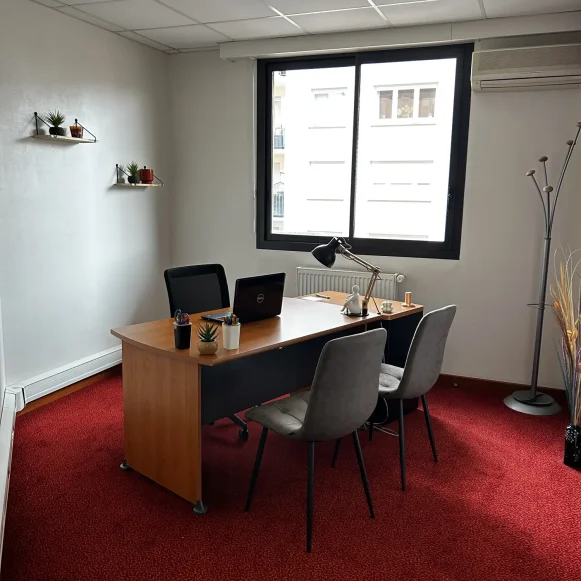Bureau privé 15 m² 2 postes Location bureau Avenue du Général de Gaulle Thonon-les-Bains 74200 - photo 1