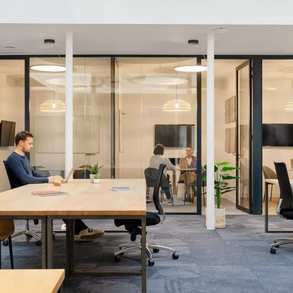 Espace indépendant 370 m² 70 postes Location bureau Rue des Petites Écuries Paris 75010 - photo 6