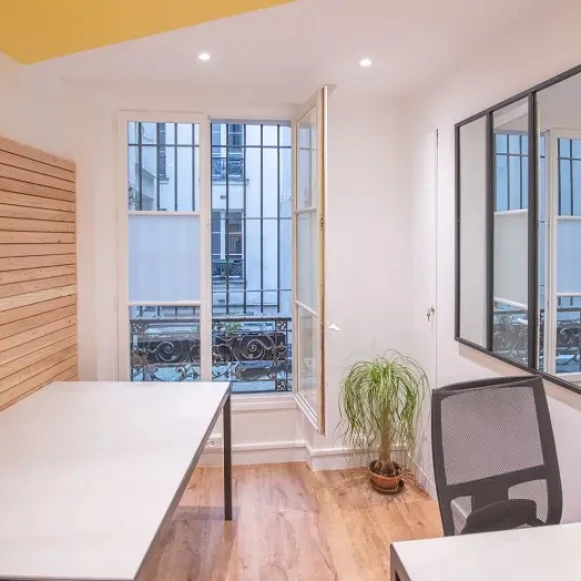 Bureau privé 10 m² 3 postes Coworking Rue Greneta Paris 75002 - photo 3