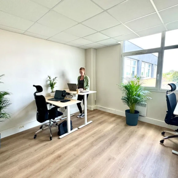 Bureau privé 16 m² 3 postes Location bureau Boulevard de Strasbourg Lille 59000 - photo 1