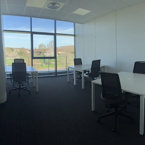 Bureau privé 21 m² 6 postes Location bureau Avenue François Pignier Bourg-en-Bresse 01000 - photo 2