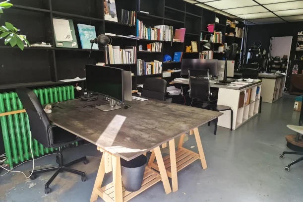 Open Space - 75010 - 2 postes - 300€