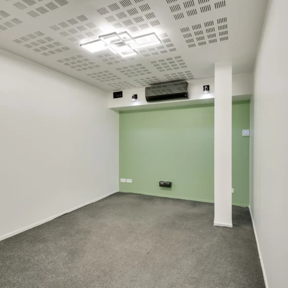 Bureau privé 12 m² 4 postes Coworking Rue Delambre Paris 75014 - photo 2