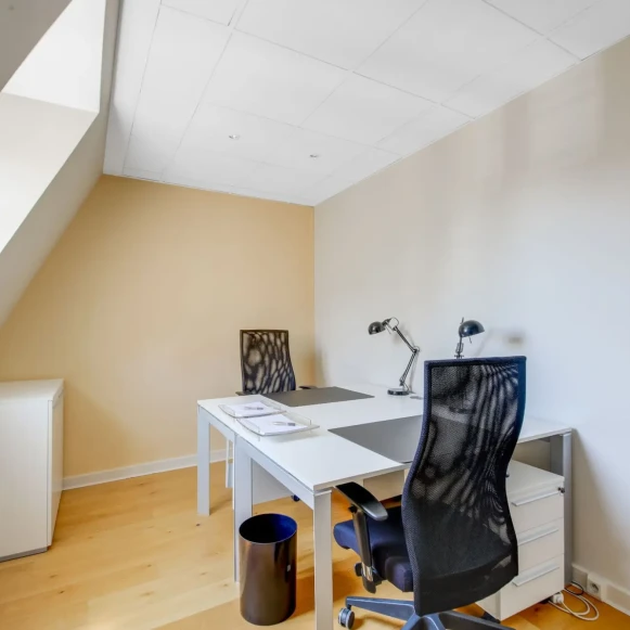 Bureau privé 11 m² 2 postes Coworking Rue Henri Rochefort Paris 75017 - photo 1